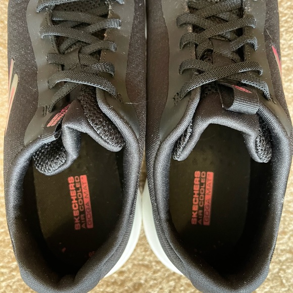 Sketchers air cooled go walk goga mat shoes. Size 9 - Picture 2 of 5